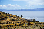 Der Blick über den Titicacasee zur Cordillera Apolobamba mit dem 6000er Chaupi Orco