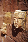 Feinste Steinmetzarbeiten sind typisch für die Kultur von Tiwanaku, hier im Templete Semisubterráneo
