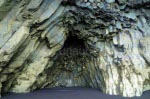 Felshöhle in der Steilküste
