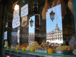 Charakteristisch für Madrid: Appetitmacher in den Schaufenstern der Bars