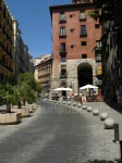 Der Zugang des Arco de Cuchilleros von vorne