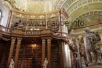 Der Prunksaal ist einer der schönsten barocken Bibliothekssäle der Welt.