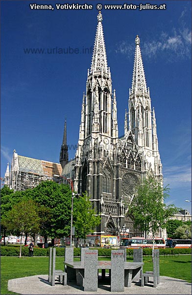 Die Votivkirche wird aufgrund ihrer Form und Größe gerne aus Unkenntnis in ihrer Bedeutung mit dem Stephansdom verwechselt