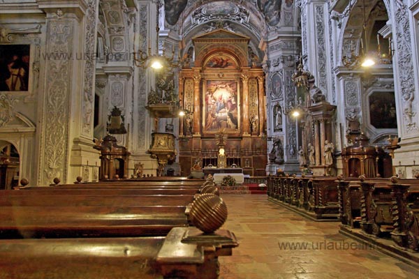 Die Ausschmückung im Innern der Dominikanerkirche wird unter anderem durch figurale Ornamente der Wände geprägt.