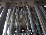 Die baumstammartigen tragenden Säulen der Sagrada Familia