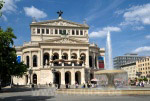 Die Alte Oper mit dem Lucae-Brunnen