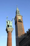 Rathausturm und die Säule mit den Lurenbläsern