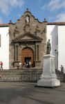 Iglesia de El Salvador und Denkmal Manuel Diaz Hernández