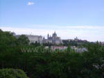 Blick aus der Seilbahn im Casa de Campo auf den Palacio Real und die Catedral Nuestra Señora de La Almudena