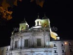 Die Türme der Basílica bei Nacht