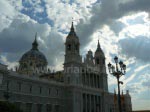 Auch in Madrid sind je nach Jahreszeit wolkige und regnerische Tage normal.