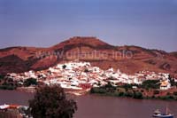 Der spanische Ort Sanlúcar de Guadiana auf der anderen Seite des Flusses