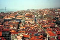 Blick auf die Dächer der Altstadt von Lissabon
