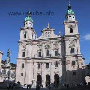 Die prächtige Fassade des Salzburger Domes